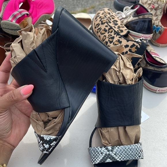 Snake Skin and Black leather wedges - Picture 5 of 7